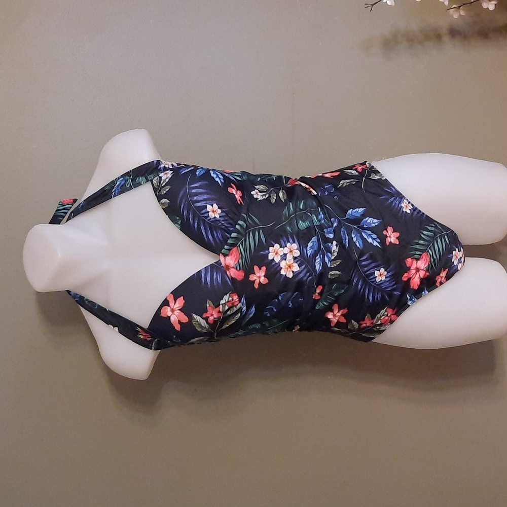 NWOT Cupshe one piece bathing suit
